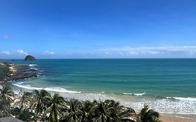 Palm Beach Hotel Phu Yen - Kite Surfing Spot In Winter